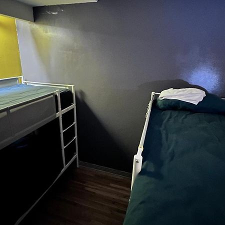 Pied-A-Terre Mont-Royal Hostel Montreal Bagian luar foto