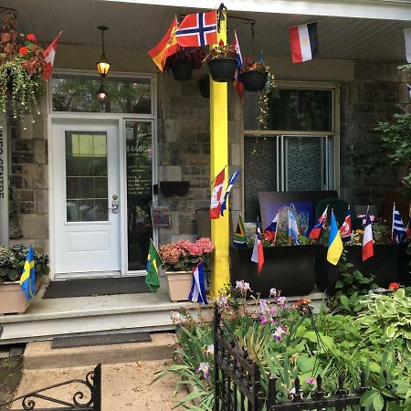 Pied-A-Terre Mont-Royal Hostel Montreal Bagian luar foto