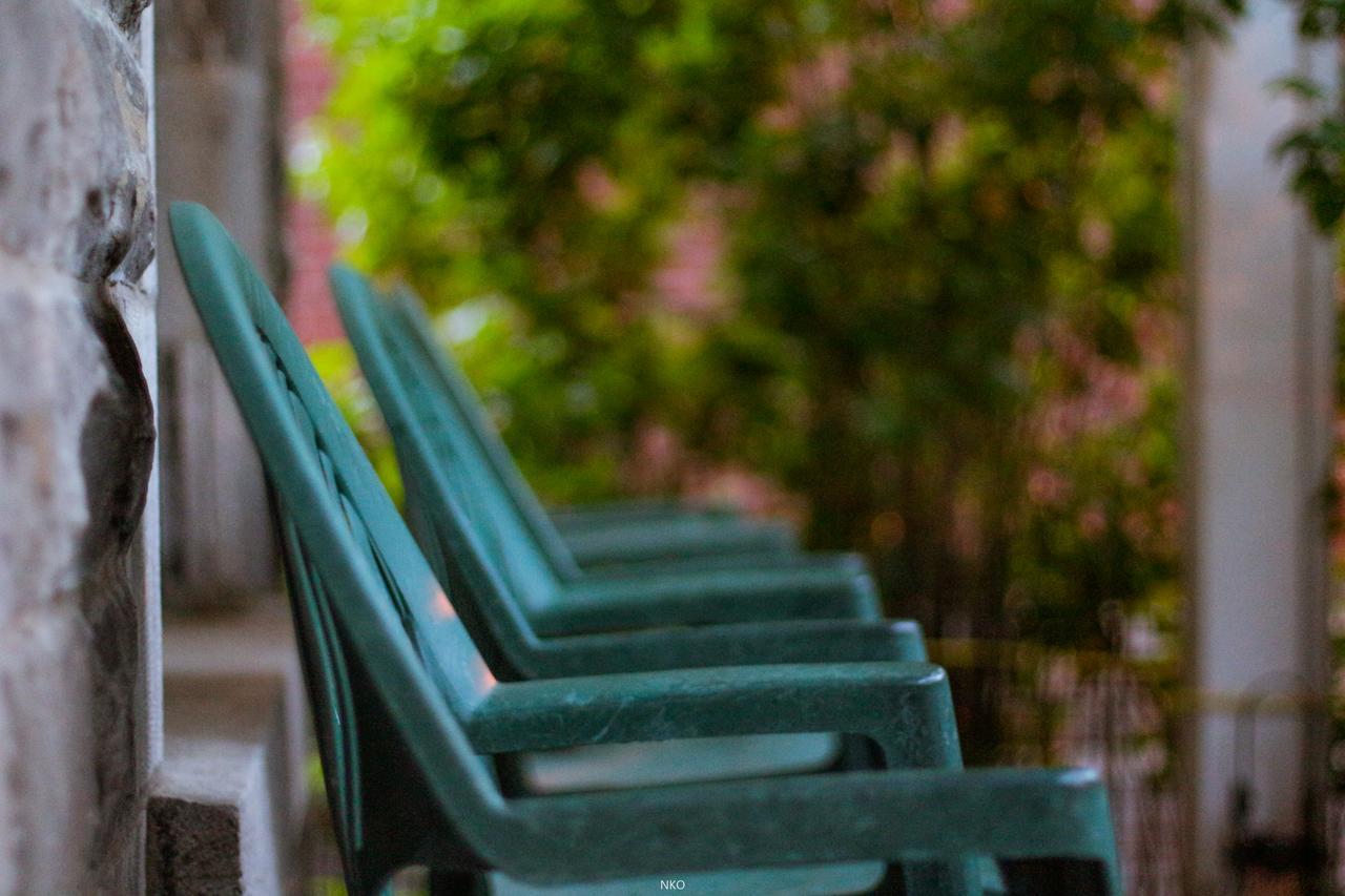 Pied-A-Terre Mont-Royal Hostel Montreal Bagian luar foto