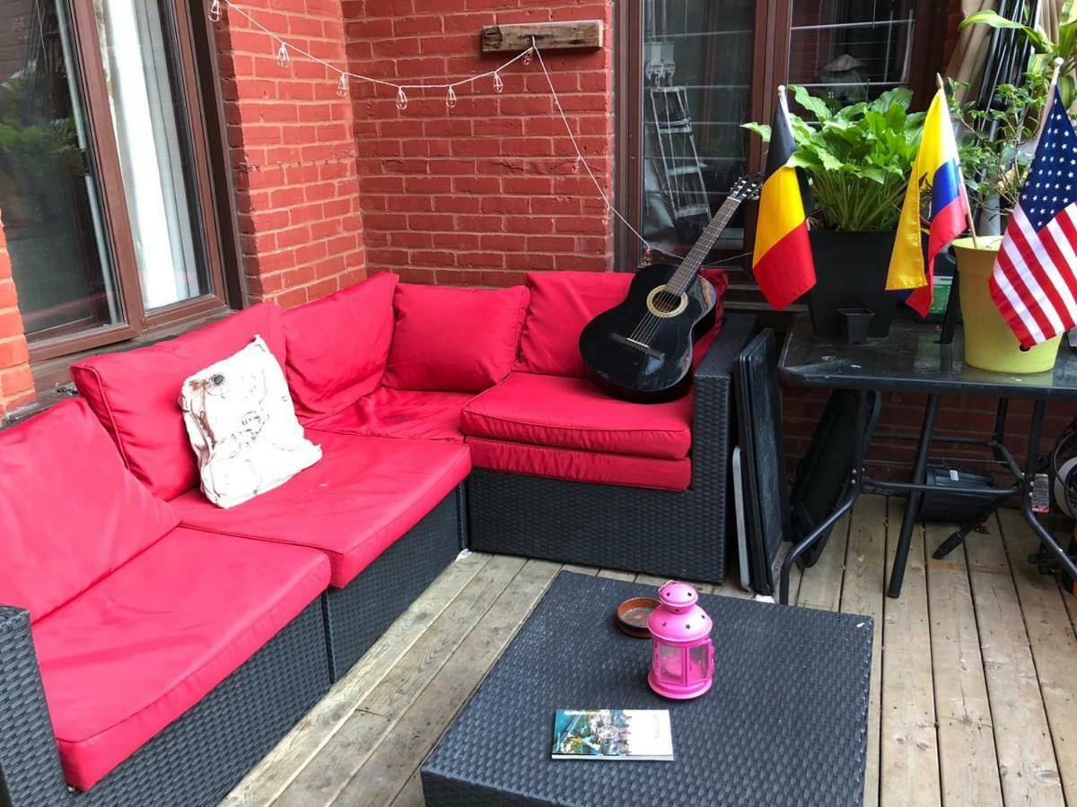 Pied-A-Terre Mont-Royal Hostel Montreal Bagian luar foto