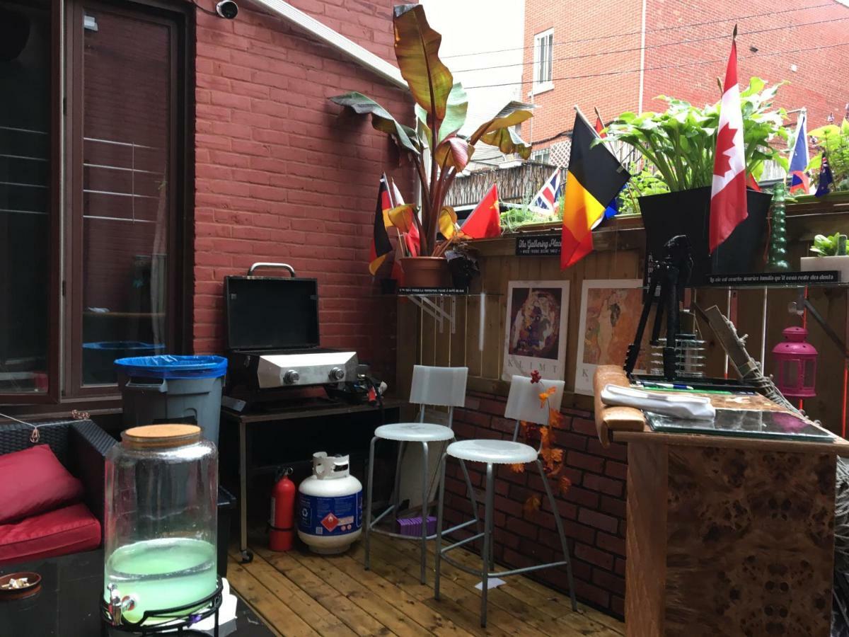 Pied-A-Terre Mont-Royal Hostel Montreal Bagian luar foto