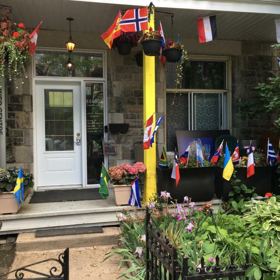 Pied-A-Terre Mont-Royal Hostel Montreal Bagian luar foto