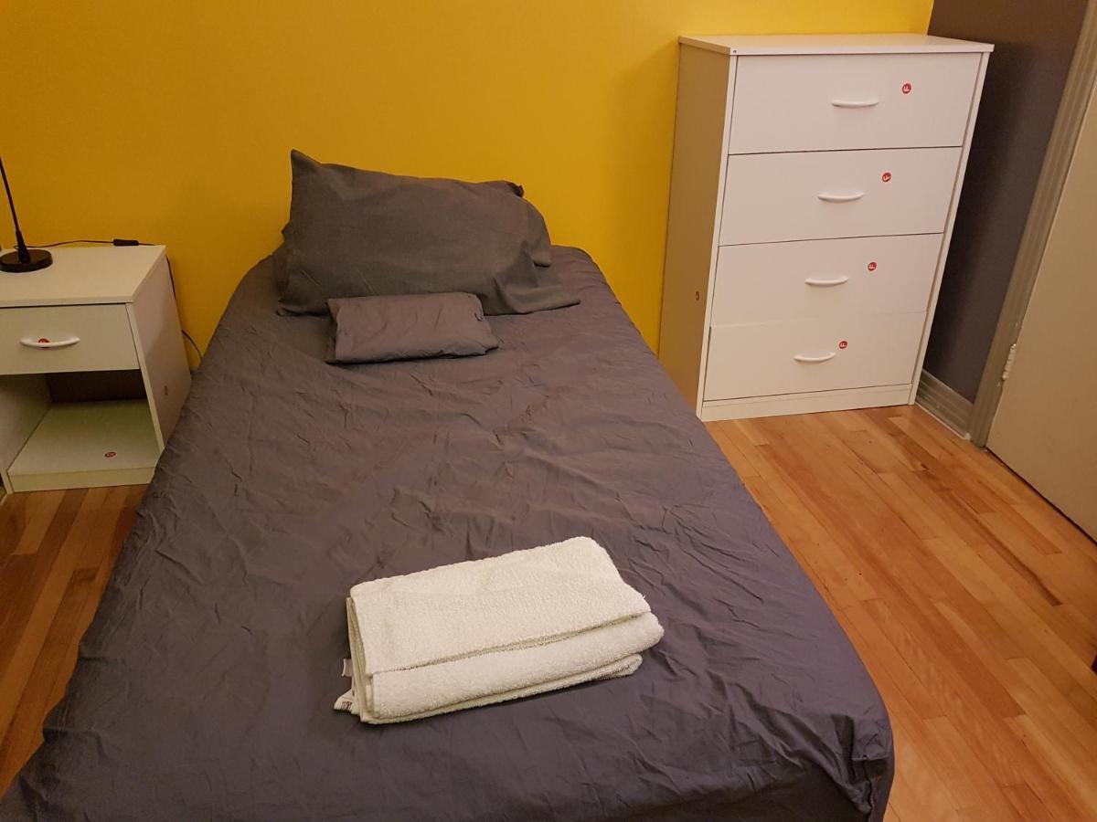 Pied-A-Terre Mont-Royal Hostel Montreal Bagian luar foto