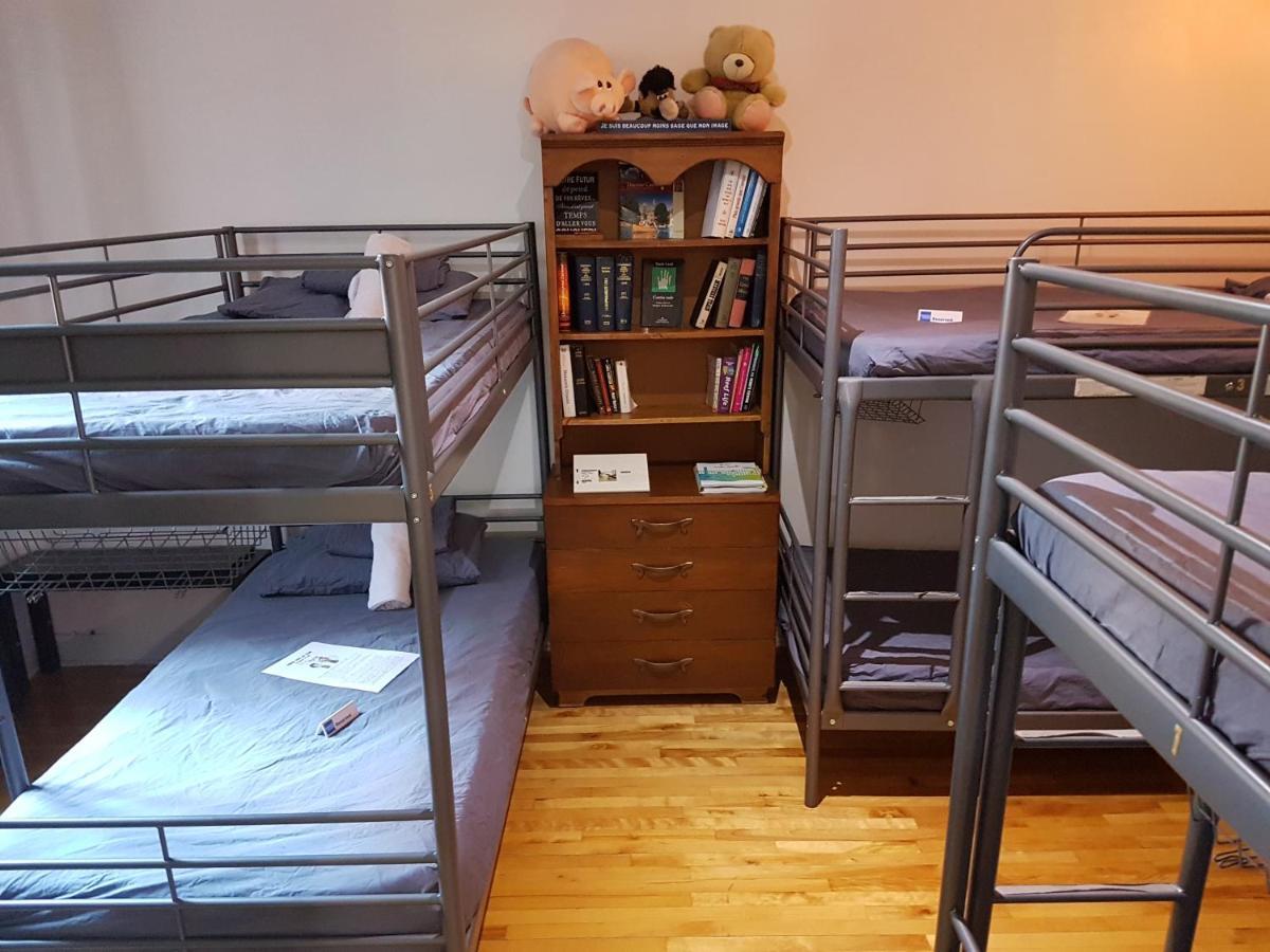 Pied-A-Terre Mont-Royal Hostel Montreal Bagian luar foto