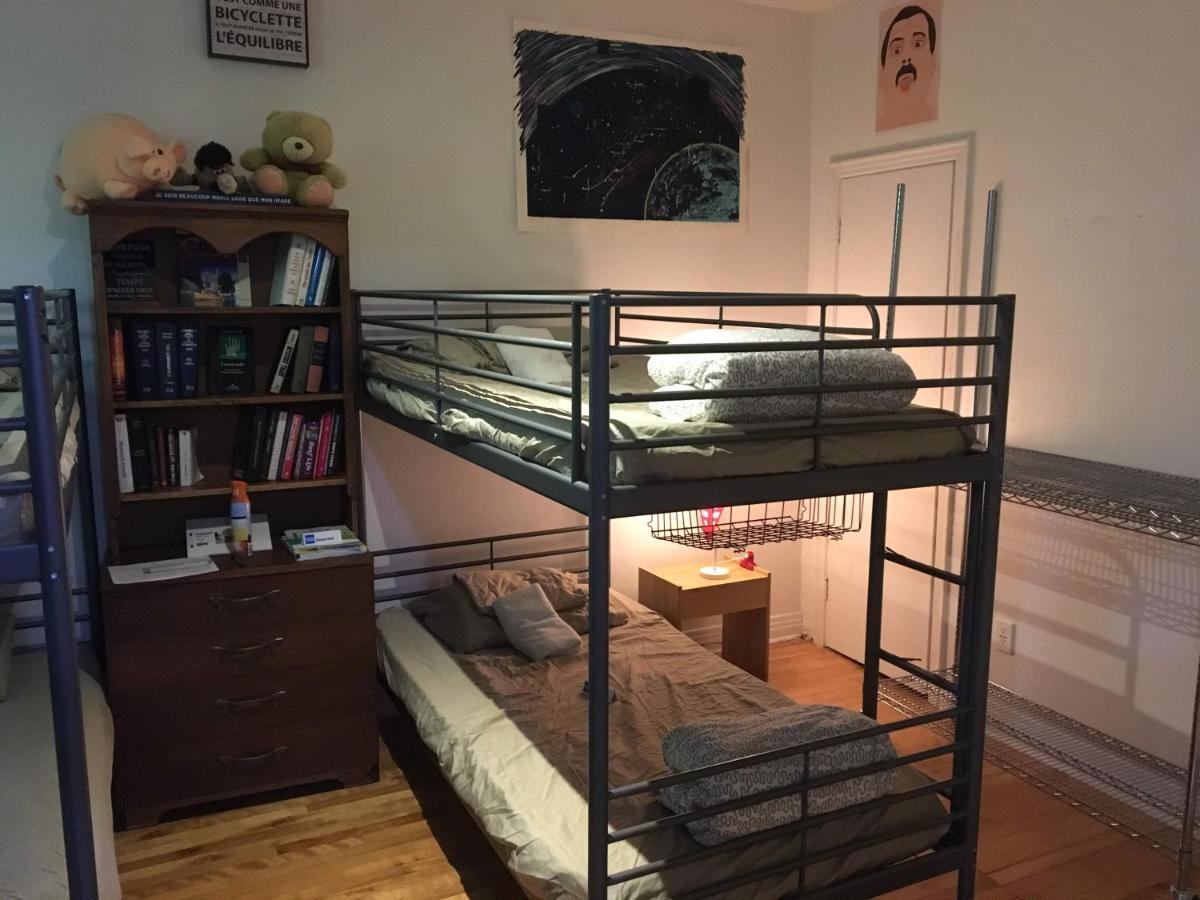 Pied-A-Terre Mont-Royal Hostel Montreal Bagian luar foto