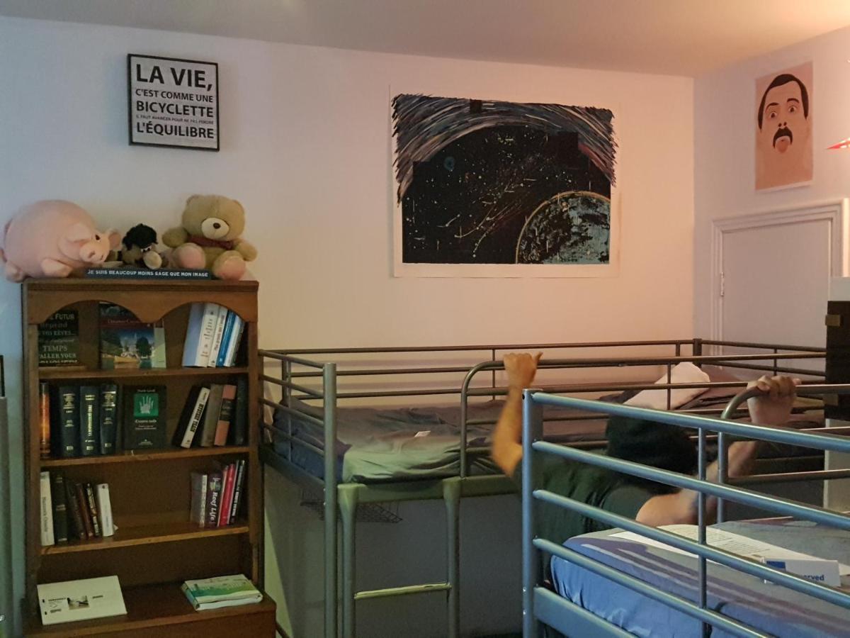 Pied-A-Terre Mont-Royal Hostel Montreal Bagian luar foto