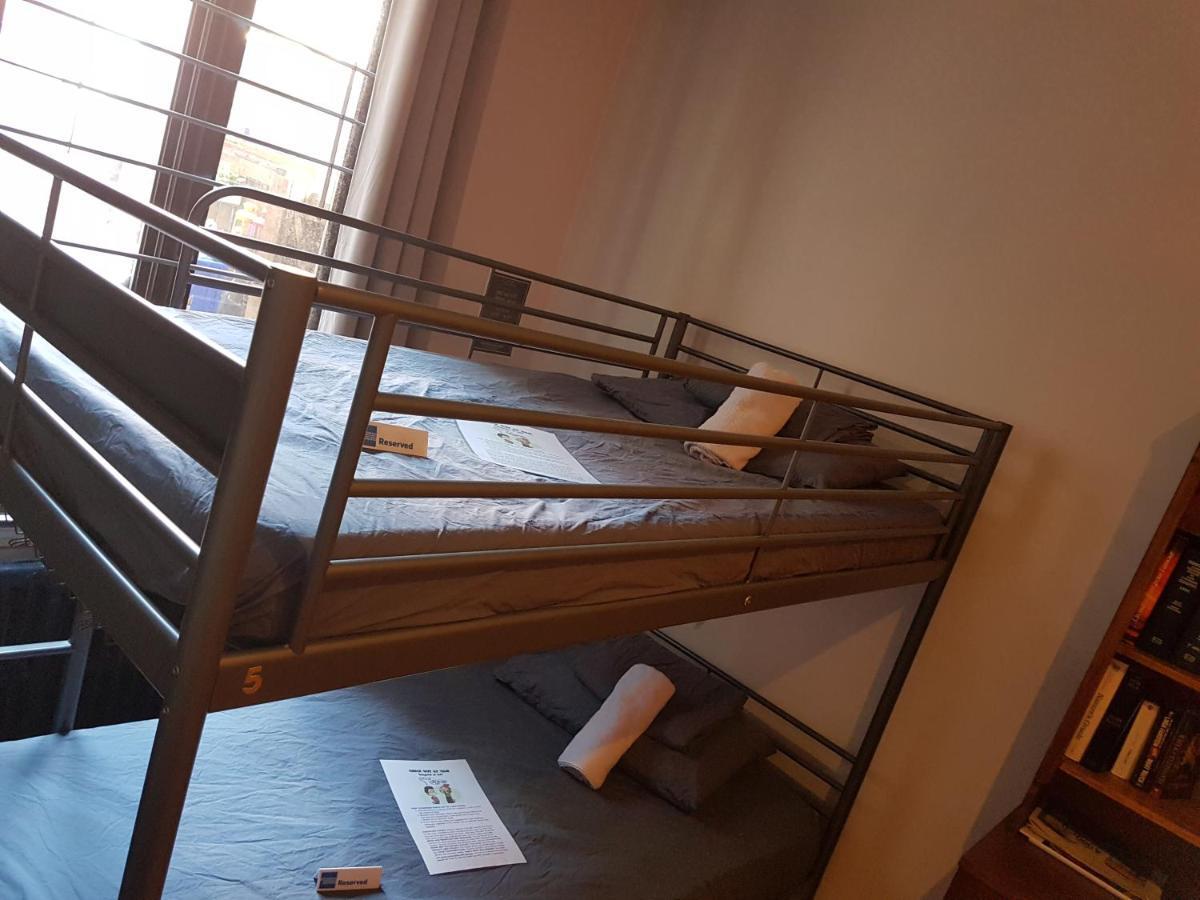 Pied-A-Terre Mont-Royal Hostel Montreal Bagian luar foto
