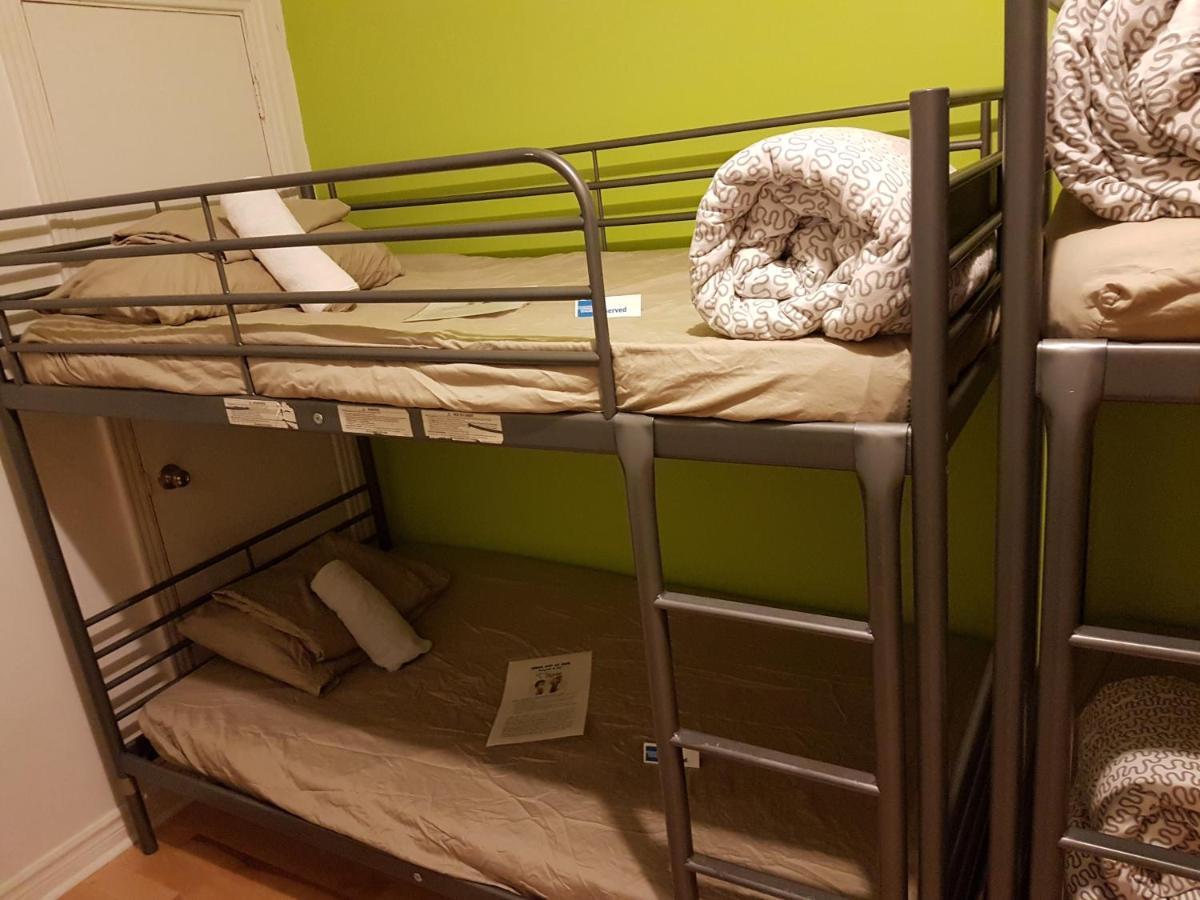 Pied-A-Terre Mont-Royal Hostel Montreal Bagian luar foto