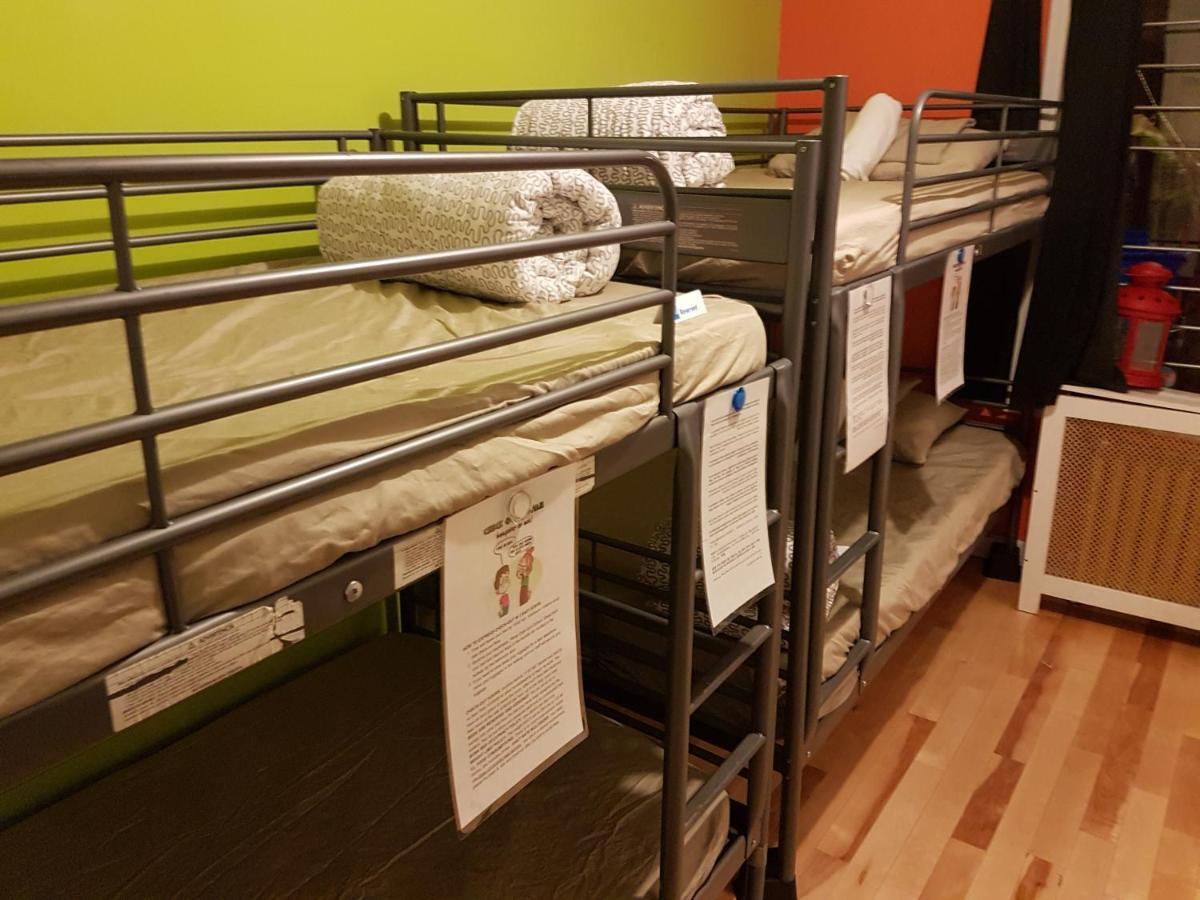 Pied-A-Terre Mont-Royal Hostel Montreal Bagian luar foto